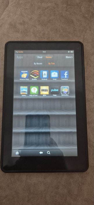 Продавам електронен четец Kindle first edition.С 8 гб вътрешна памет