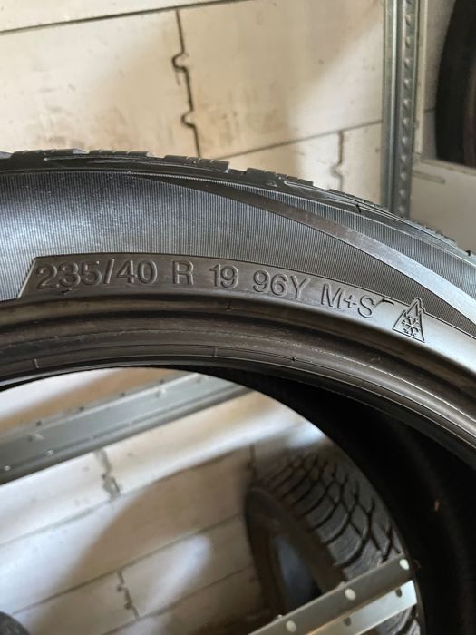 235/40R19 Vredestein Wintrac Extreme S doua anvelope de iarna