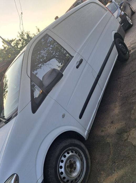 Vând Mercedes Vito