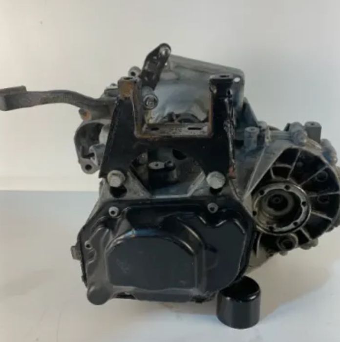 Скоростна кутия 1.9sdi имам и цял двигател наличен