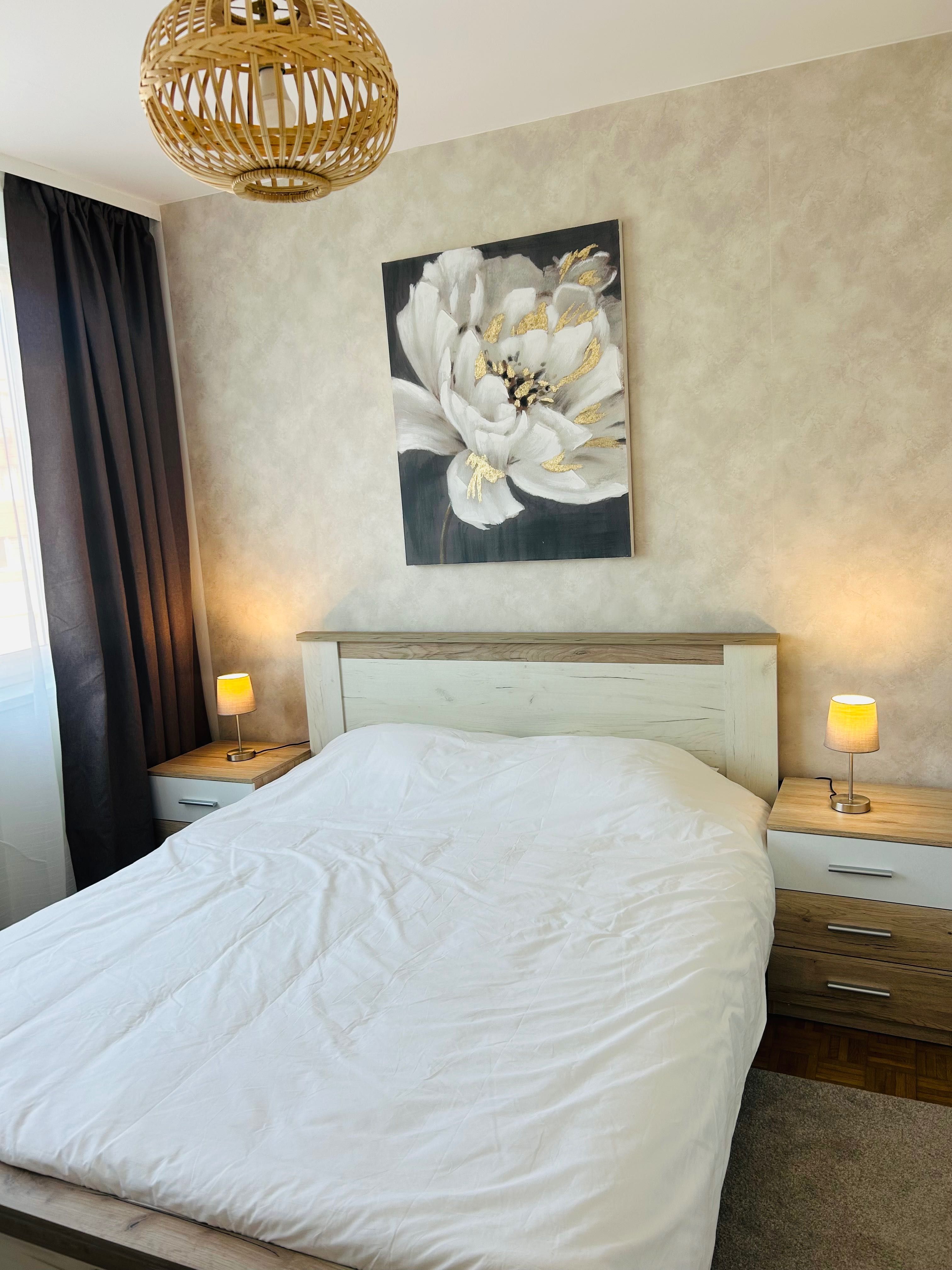 Închiriez apartament 3 camere Str Milea