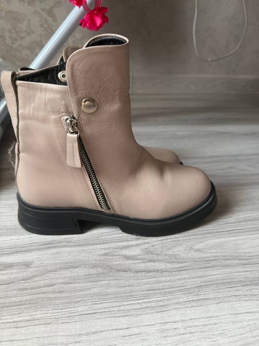 Продам новые кожаные сапоги