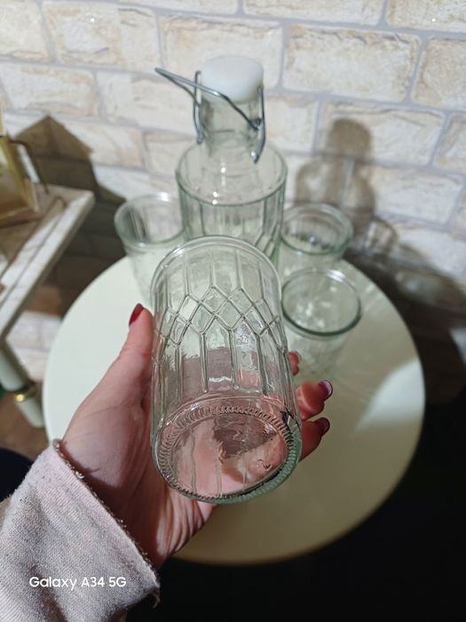 Странна Бутилка със чаши