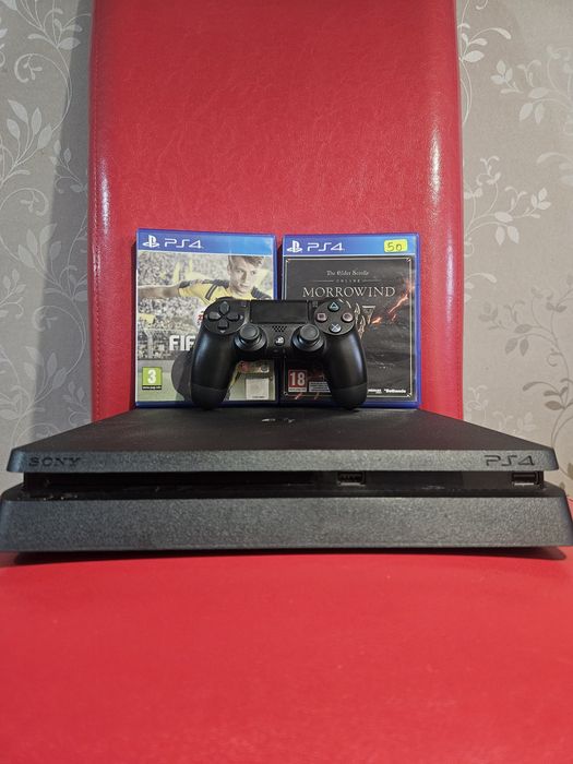 Vând PlayStation 4