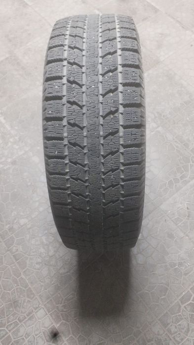 Зимние шины почти новые