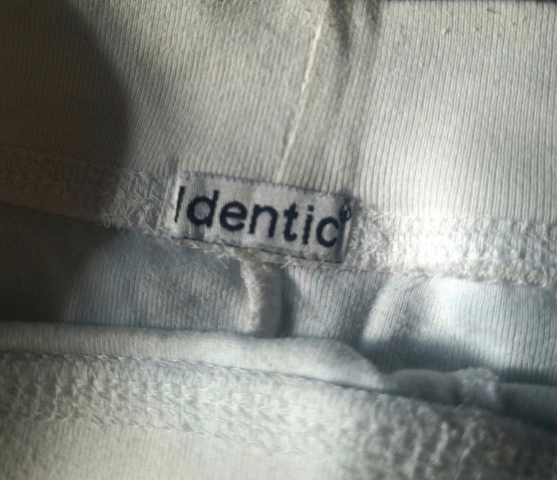 Pantaloni foarte scurti