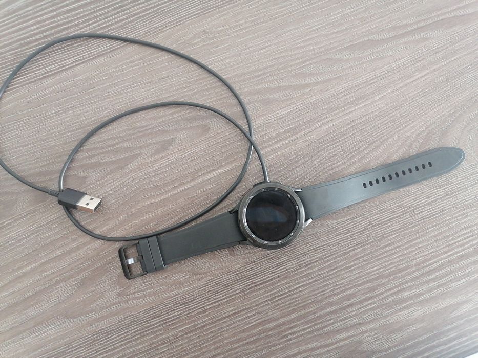 Продам samsung galaxy Watch