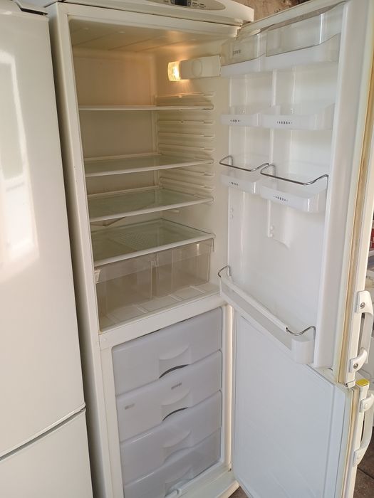 Frigider tip combină frigorifică înaltă Whirlpool 2