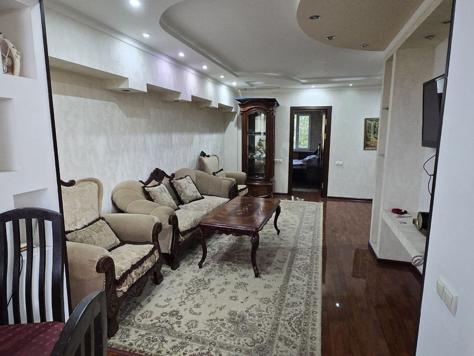 Продается 2-х комнатная Юнусабад Ц-5 ресторан На Небе