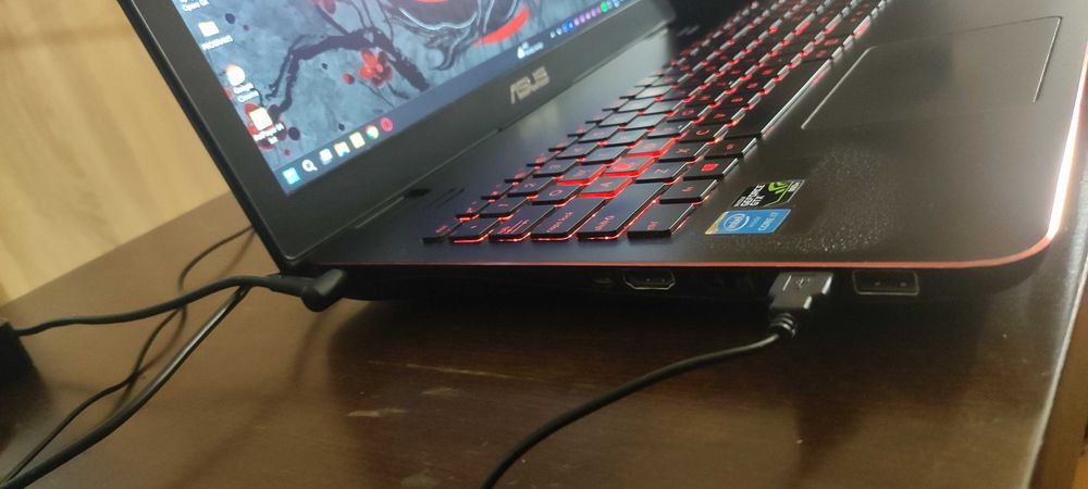 Лаптоп Asus + Bluetooth колонка Zealot + мишка