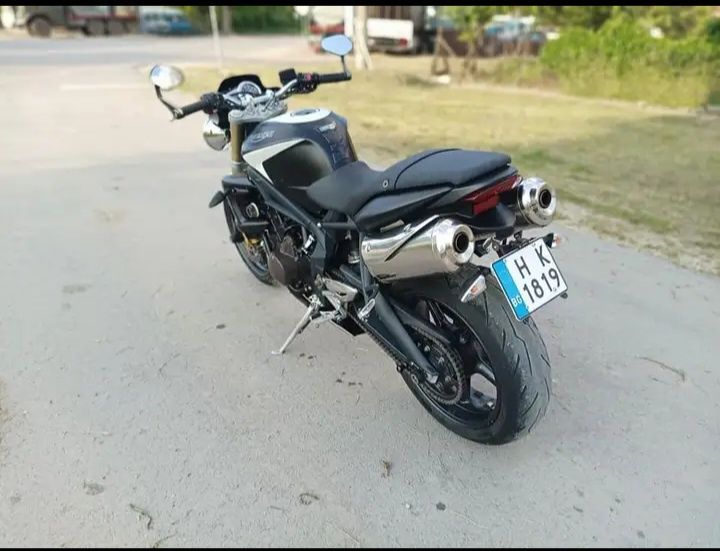 Мотоциклет Triumph street triple 675i