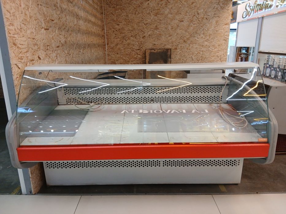 Продаю холодильную витрину. Срочно  
В хорошем состоянии, всё работае