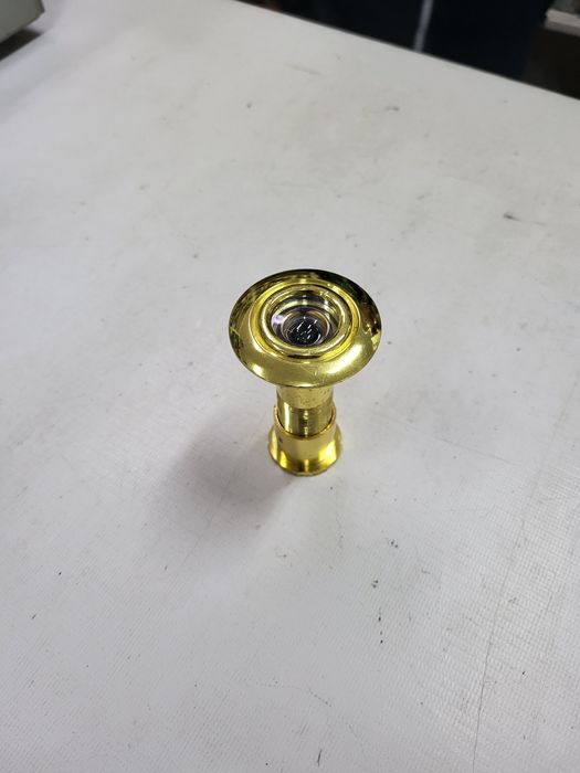 Продам глазок на входную дверь. желтый