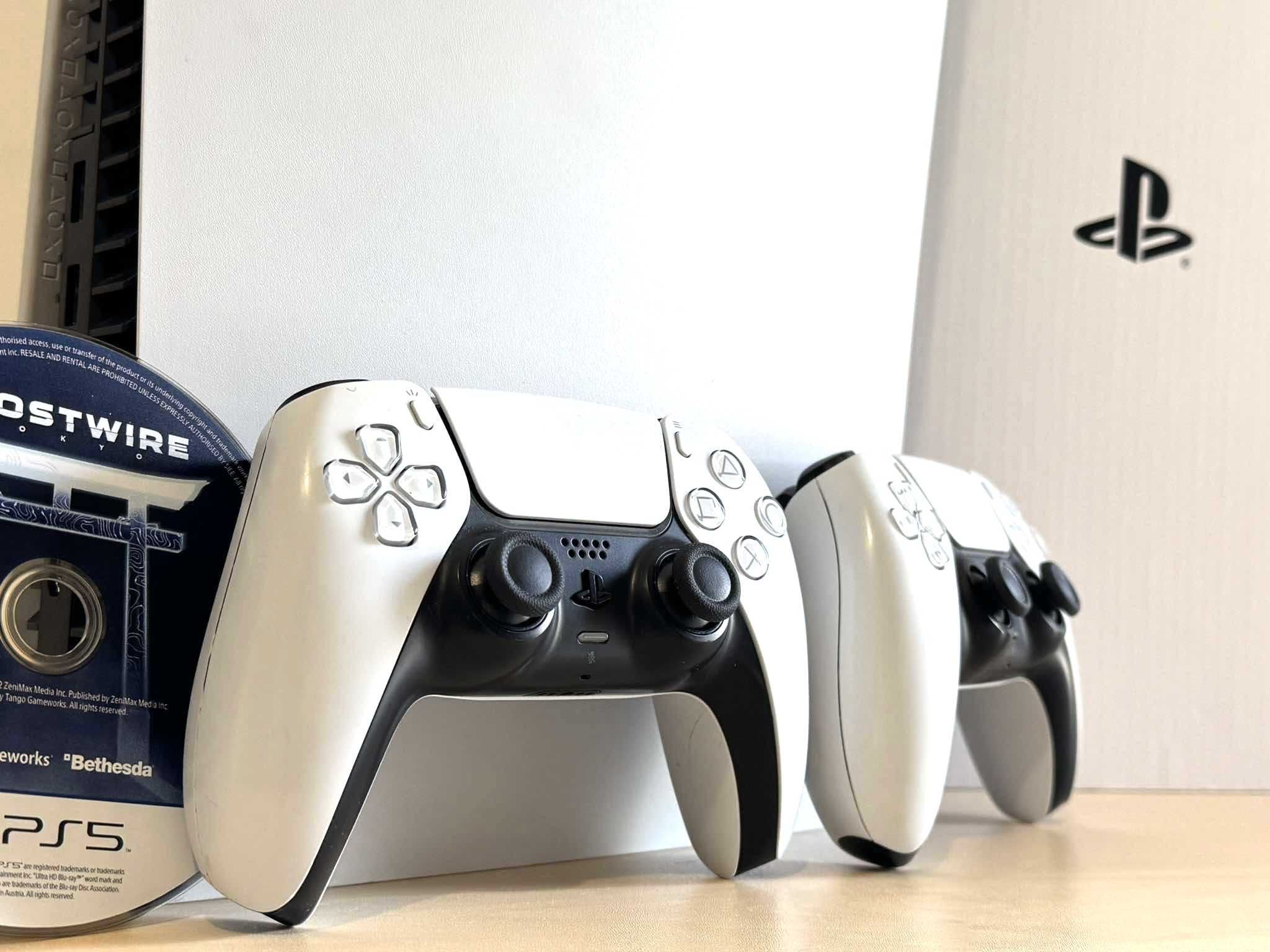 Бартер! Sony PlayStation 5 (PS5) + 2 Контролера и игра!