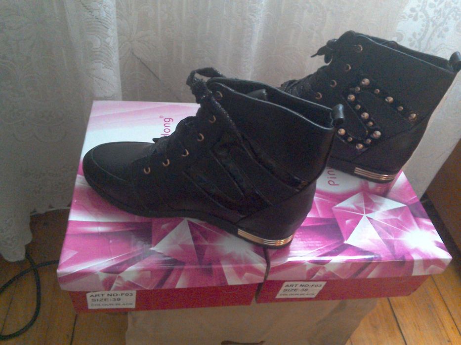 Ghete/botine negre NOI, piele ecologică, pe şiret, cu ţinte şi nituri
