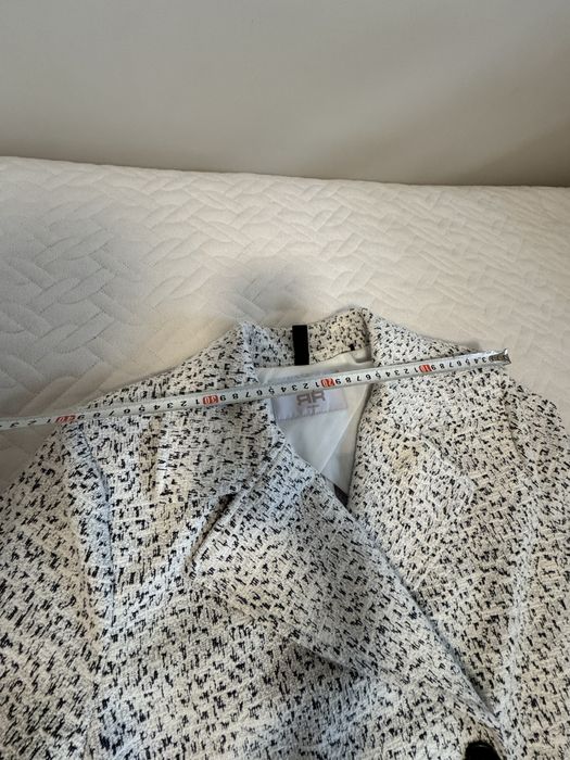 Дамско  късо сако на марката RIANI