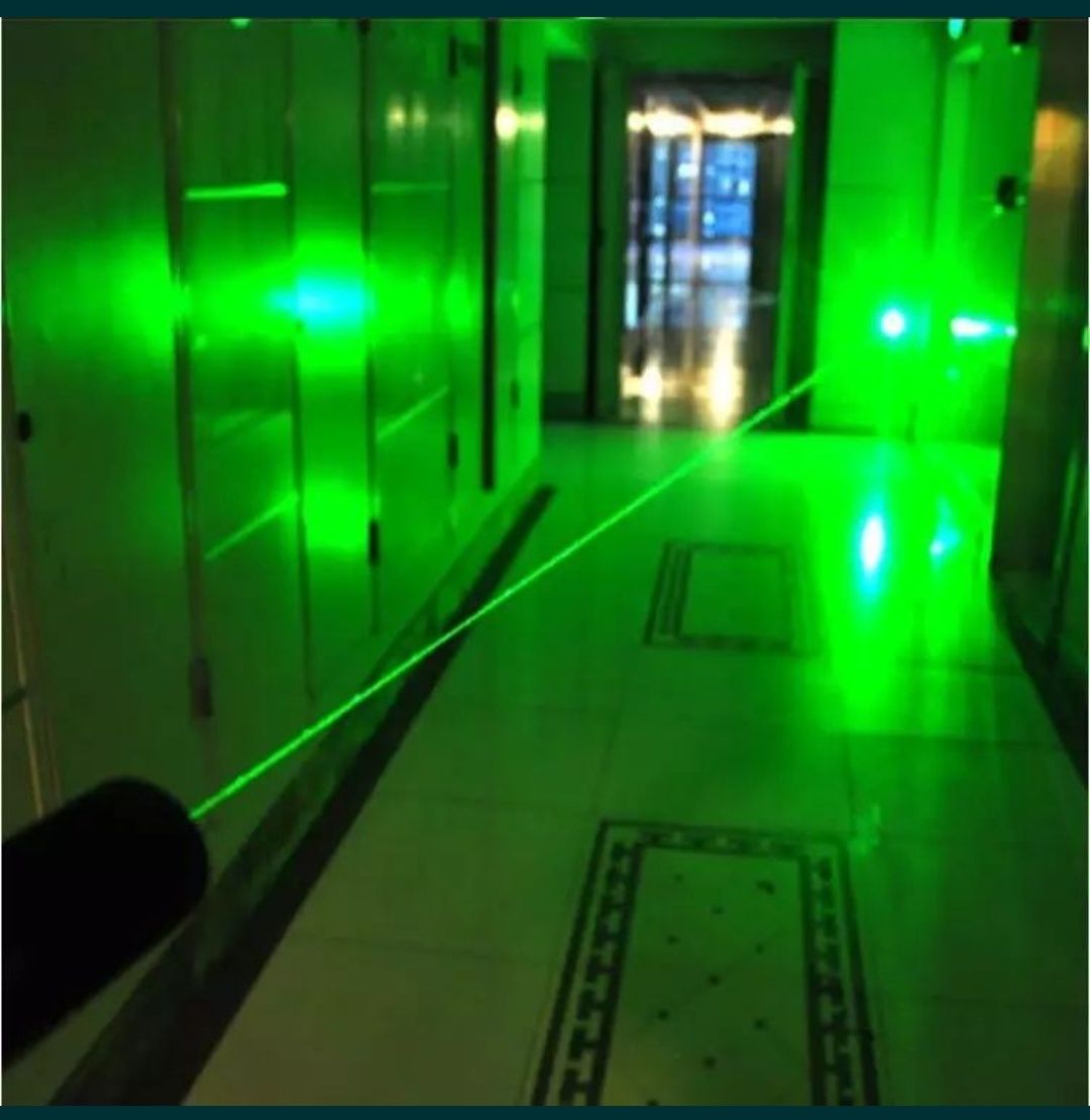 Laser puternic 3D verde . Raza de lumina 10 km, putere 20000mW!