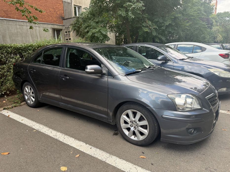 Vand Toyota Avensis 174 mii km  pe benzina