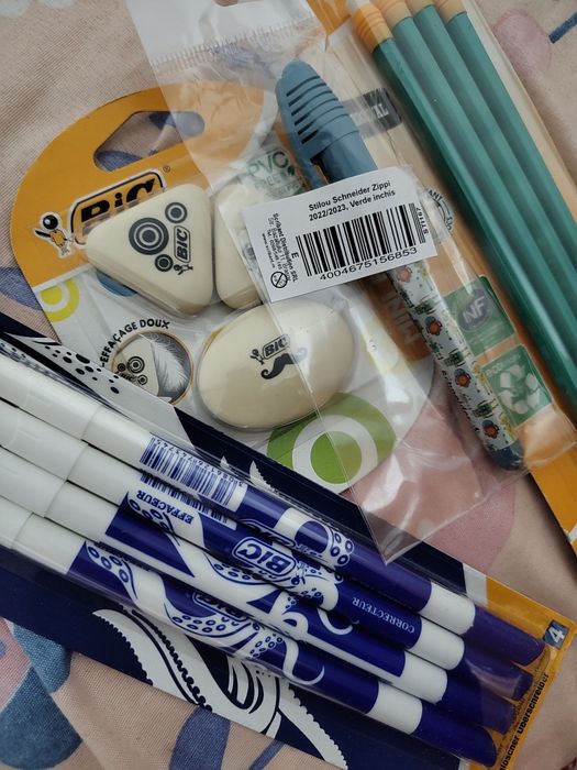 Ghiozdan cu rechizite (Produse noi, sigilate)