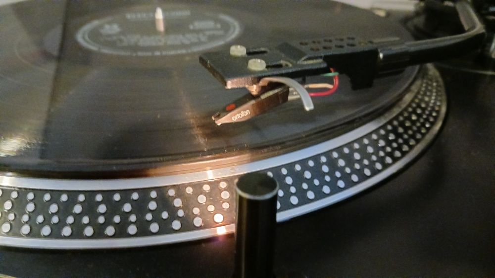 Amplituner, 500,boxe,300, pik-up,600, deck,150, Video.300