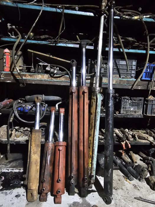 Cilindrii,  distribuitor,  pompa turola , brate cu semiluna ifron