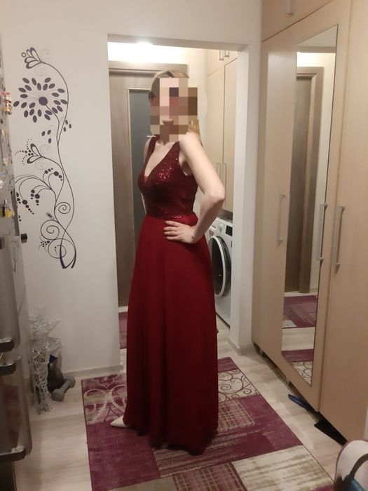 Vand rochie de seara, mărimea 36÷38, purtată o dată.