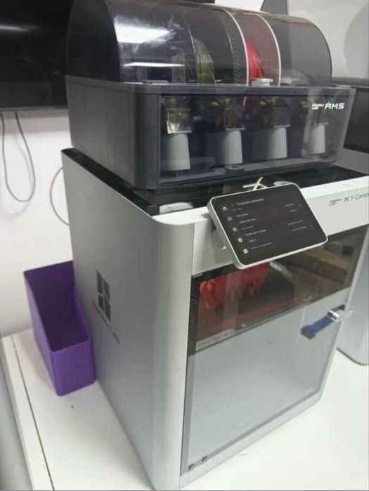 Vand imprimanta 3D Bambu Lab x1 Carbon varianta cu AMS