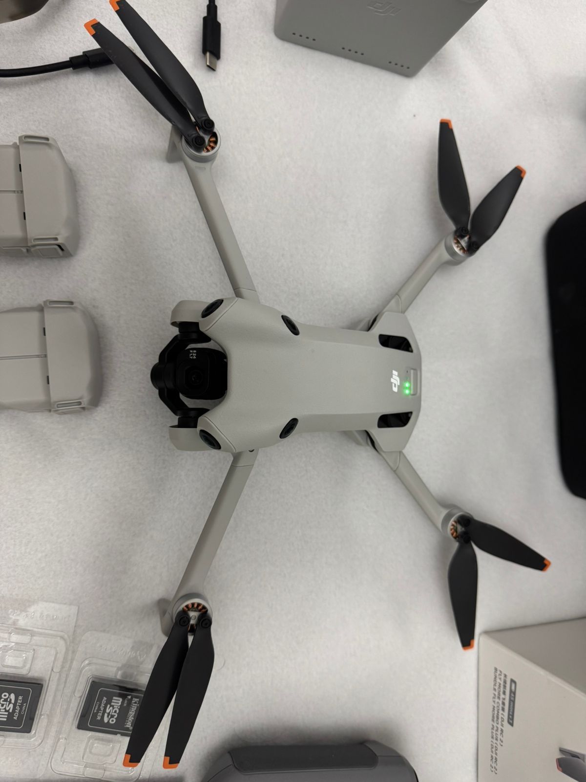 Дрон DJI Mini 4 Pro Fly More Combo Plus (DJI RC 2) белый