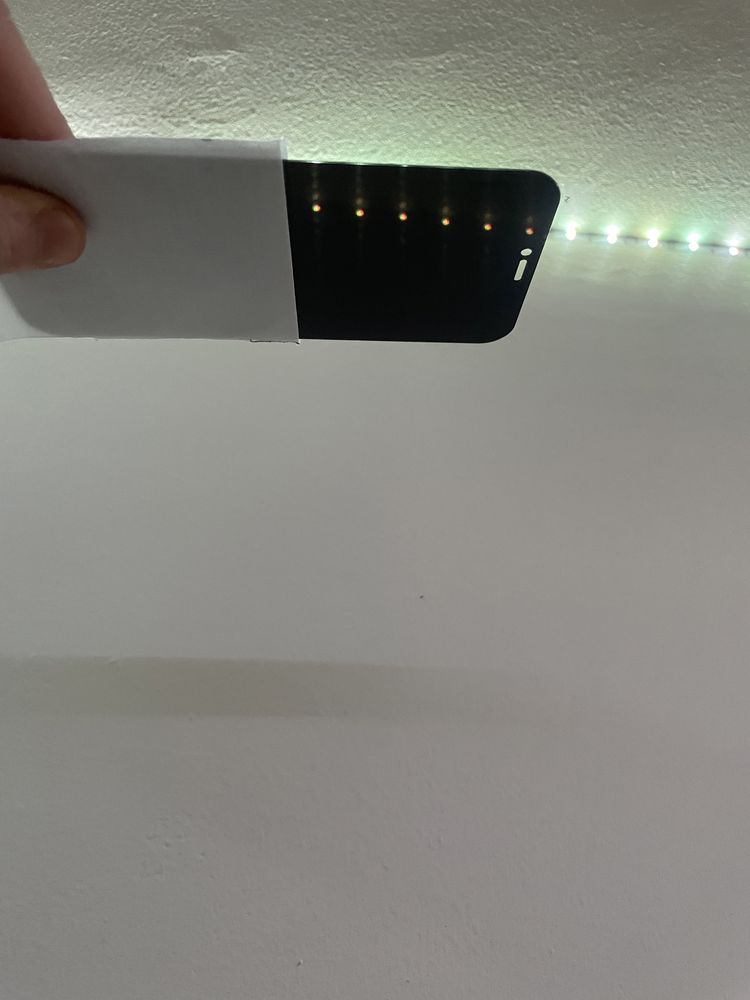 Затъмнен стъклен протектор за iPhone 12