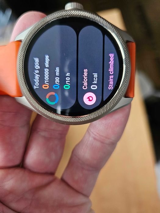 Продавам смарт часовник TicWatch Pro 5