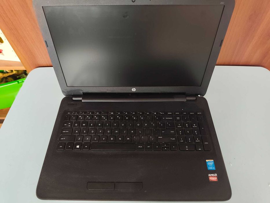 Vând 3 laptopuri utilizate dar functionale: Toshiba și 2 HP