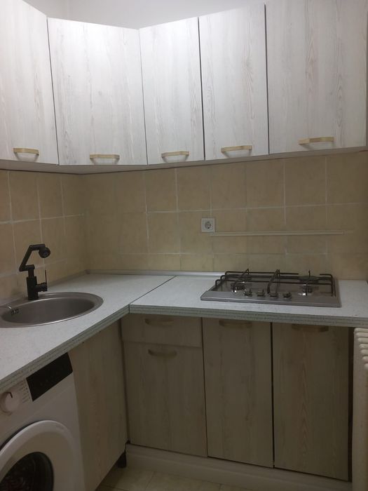 Inchiriez garsoniera zona Far-Billa