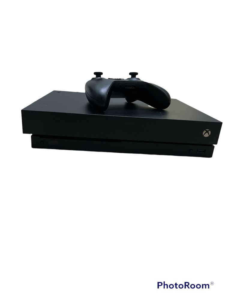 Продам игровую приставку XBox One X 1 TB