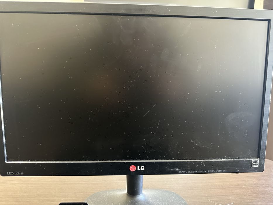 Запазен компютър Hp 3AD02AV към него има и монитор hp