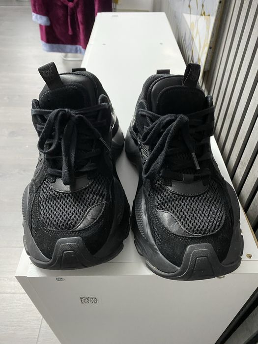 Adidasi made by society