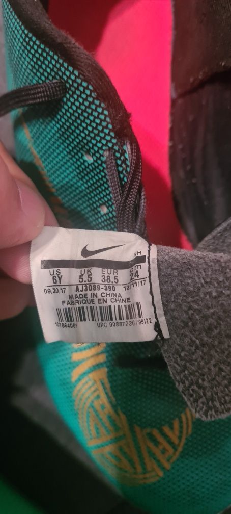 Nike бутонки номер 38,5