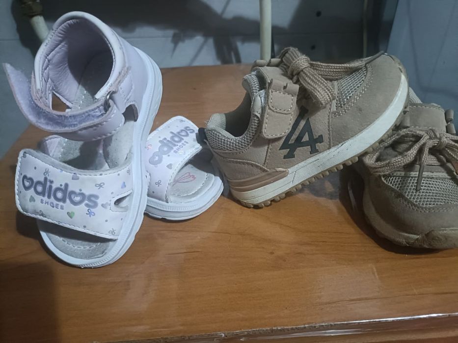 Продам сандалики и кросовачки