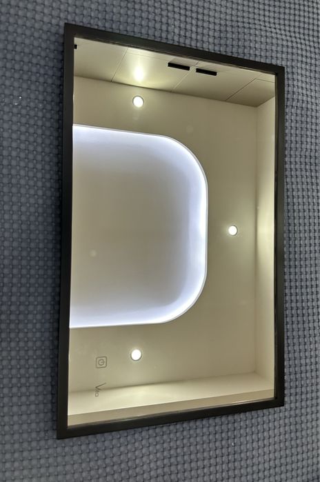 Продам новое настенное  зеркало с подсветкой