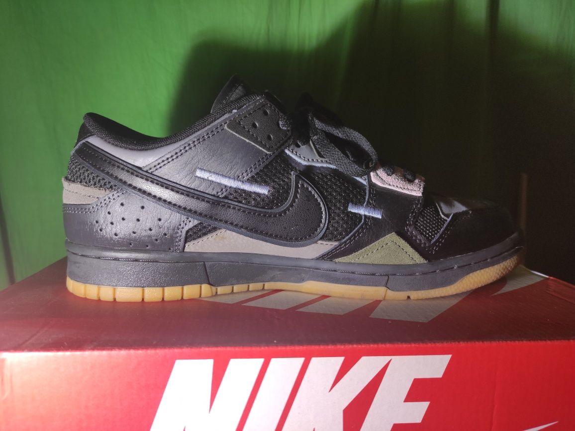 Vând Nike Dunk Scrap Black Gum