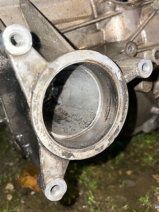 Vând carcasă de cutie automată multitronic de Audi A6 C7 2.0