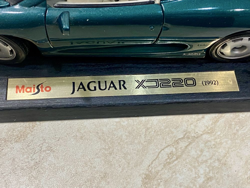 Jaguar XD 220 1992 Maisto, 1:18 размер, дължина 27 см