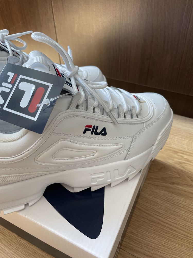 Чисто нови обувки “Fila”