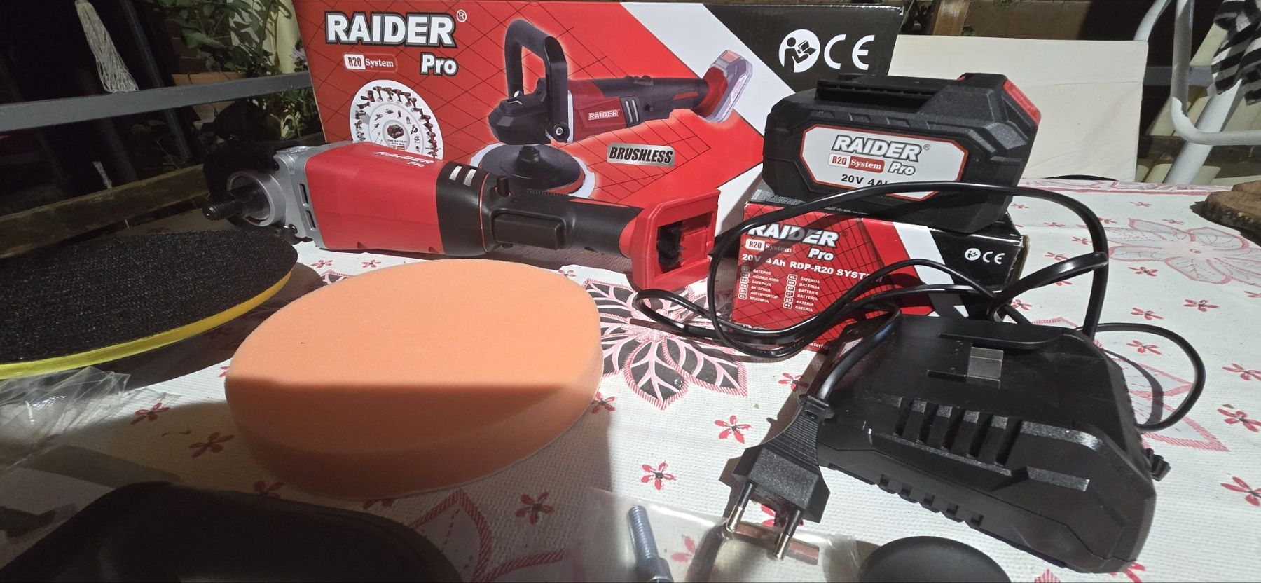 Полирмашина Raider R20 Pro акумулаторна