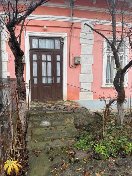 Apartamente.  Duplex la casa de închiriat la întrare in Copou , lângă