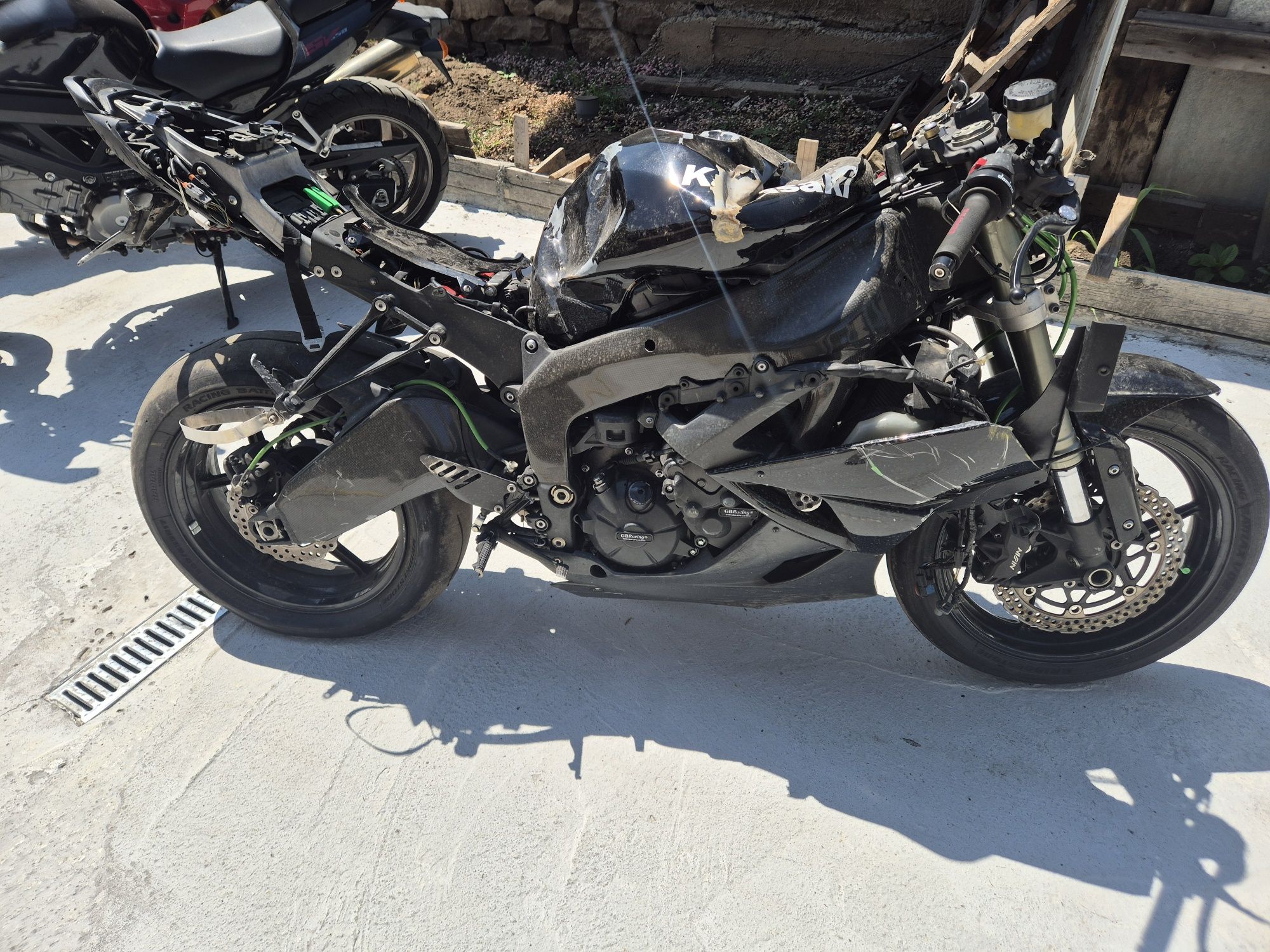 Kawasaki Zx6r 2010 на части