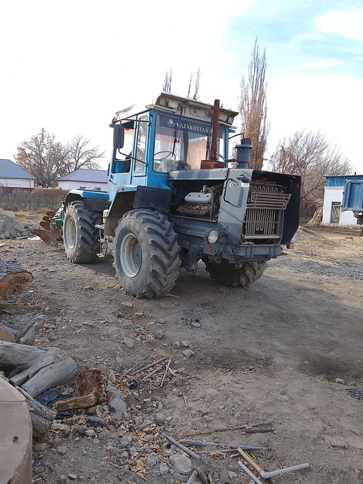 Хтз 236 нахаду срочно сатылады.