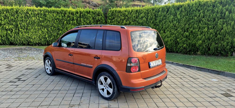 Vând vw touran cross