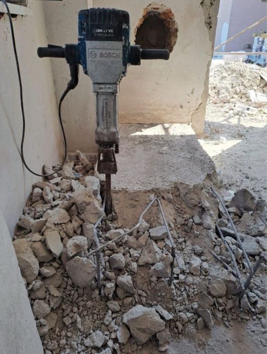 Demolare constructii ,decopertam faianta, gresie, sapa, demolam ziduri