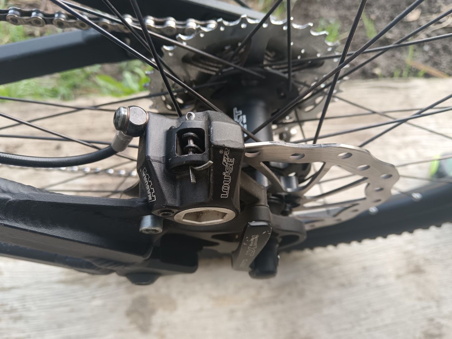 Bicicleta Nicolai full suspensii pe aer