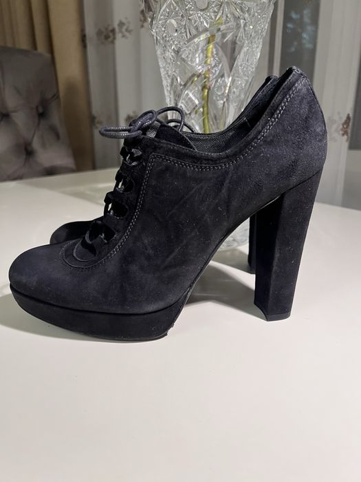 Замшевые ботильоны stuart wietzman оригинал